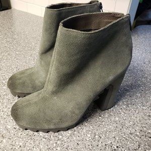 Suede boots
